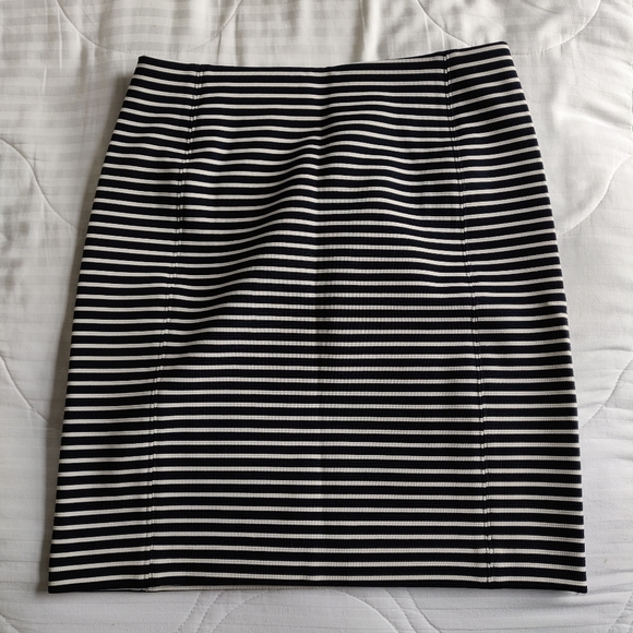 Joe Fresh mini skirt - Picture 1 of 2